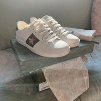 Sneaker Gucci Ace donna con ricamo ape