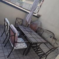 Tavolo con sedie da terrazzo