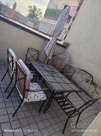 Tavolo con sedie da terrazzo