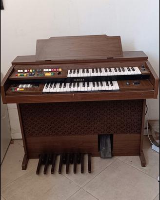 Organo elettronico Yamaha vintage in legno,