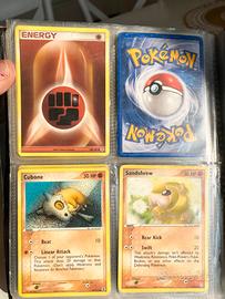 Carte gialle sfera rossa Pokemon