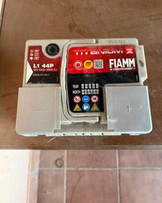 Batteria per auto FIAMM Titanium Pro L1 44P