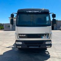 CAMION DAF LF 45.180 CON RAMPE IDRAULICHE E GRU PA