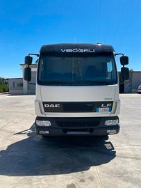 CAMION DAF LF 45.180 CON RAMPE IDRAULICHE E GRU PA