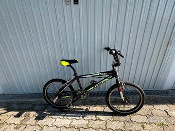 Bicicletta BMX Montana