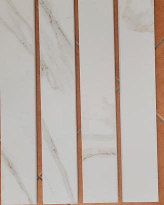 battiscopa bianco effetto marmo lucido