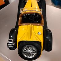 Alfa Romeo Burago 2300 scala 1 /18