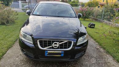 VOLVO V70 D5 AWD