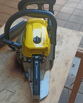 motosega , motore 2 tempi.
