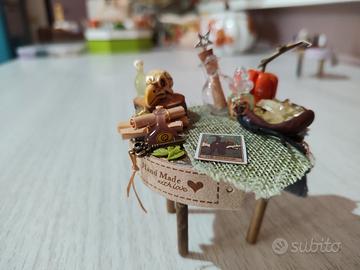 Tavolo in miniatura della cartomante 