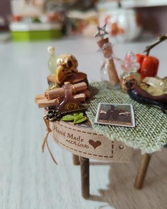 Tavolo in miniatura della cartomante 