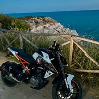 Duke 125 2019/2020 con Akrapovic full carbon