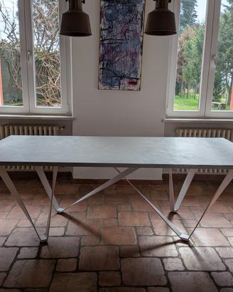 Tavolo Sedit Wave finitura cemento