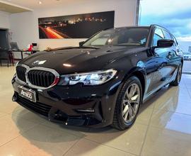 BMW Serie 3 Turing 318d 48V Sport Total Black 2021