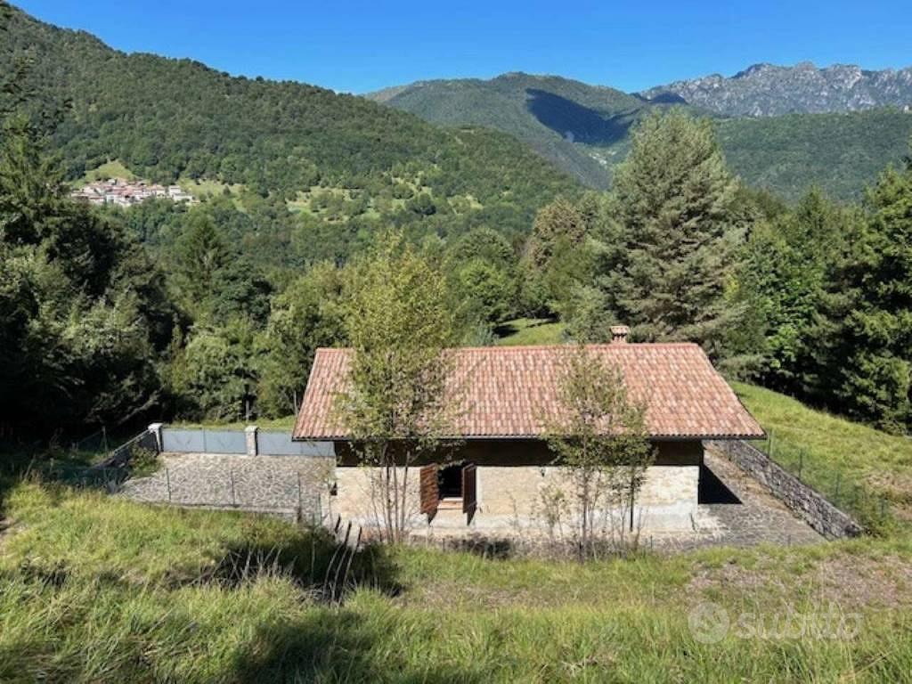 Rustico / Casale di 130 m² con 5 locali e box auto - Vista 2
