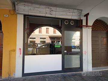 Negozio in centro a Castelnuovo di Sotto (Re)