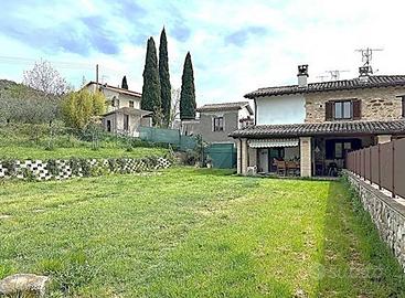 Rustico / Casale di 103 m² con 4 locali a Spoleto
