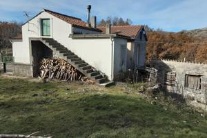 Casa in campagna più terreno e bosco