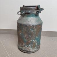 Antico contenitore per prodotti chimici.