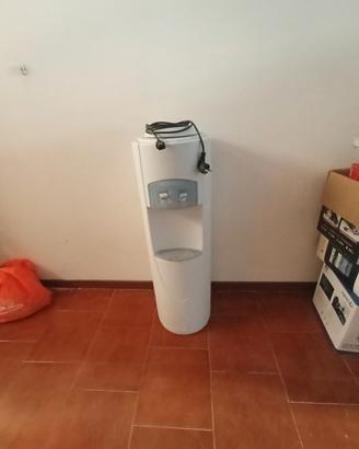 distributore d'acqua da ufficio 