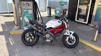 Ducati Monster 796 – Gomme nuove + doppie carene