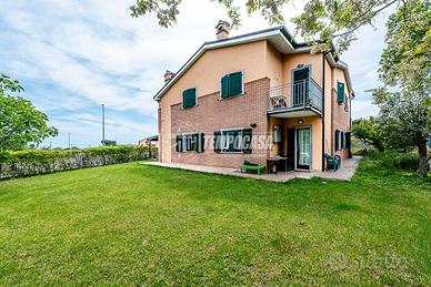 QUADRILOCALE CON GARAGE E GIARDINO