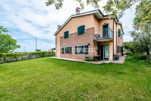 QUADRILOCALE CON GARAGE E GIARDINO
