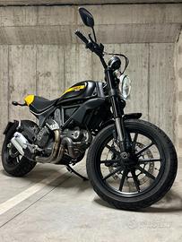Ducati Scrambler Full Throttle 2015 - 5.200 km, un