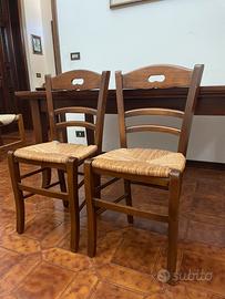 Coppia di sedie in legno con seduta in paglia
