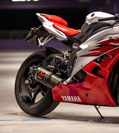 terminale di scarico Akrapovic in carbonio 