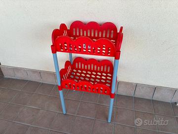 Piccolo scaffale in plastica con due cestini