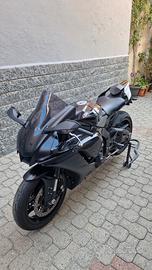 YAMAHA R1 