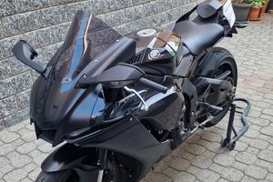 YAMAHA R1 