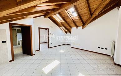 Luminoso Bilocale Mansardato con Box