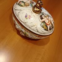 Centro tavola in porcellana Capodimonte