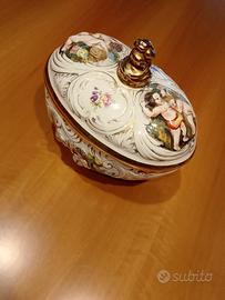 Centro tavola in porcellana Capodimonte