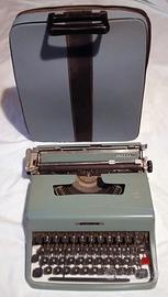 Macchina da scrivere OLIVETTI LETTERA 22 con Borsa