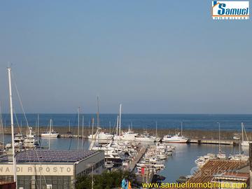 Riposto, panoramica soluzione singola con terrazzo