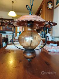 Lanterna a sospensione vintage in stile rustico.