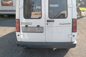 Vedesi un Renault express del 97 in buon stato