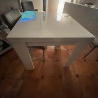 Tavolo cucina bianco lucido