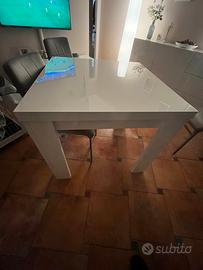 Tavolo cucina bianco lucido