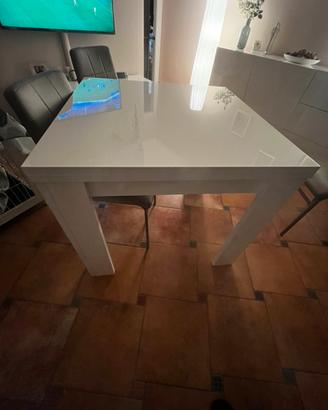 Tavolo cucina bianco lucido