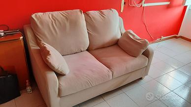 DIVANO+SEDIE+TAVOLO : 150€