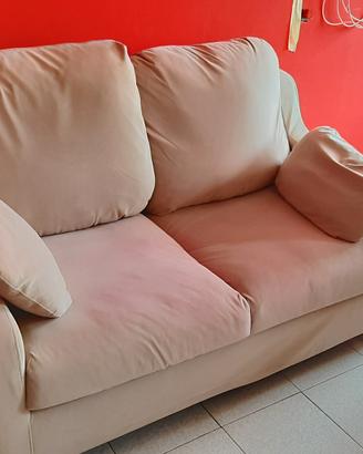 DIVANO+SEDIE+TAVOLO : 150€