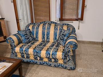 Divani classici in tessuto damascato