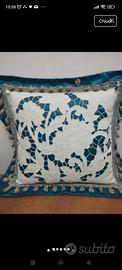 cuscino ricamato a mano 