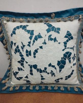 cuscino ricamato a mano 