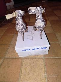 Scarpe aperte con tacco