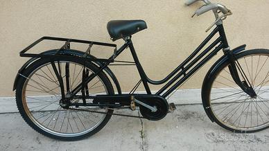 vecchia bicicletta d'epoca panettiere fornaio
